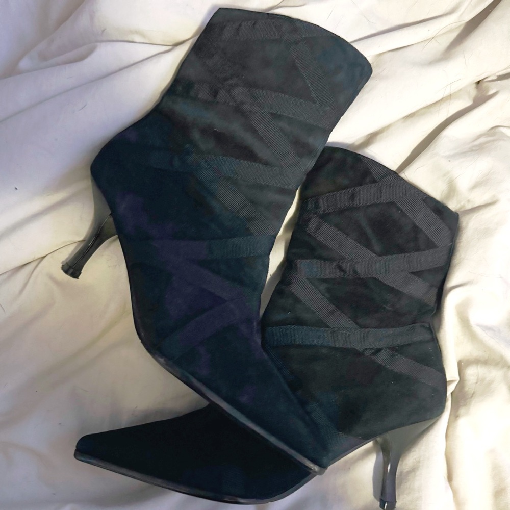 Unisa Suede Kitten Heel Booties Size 9